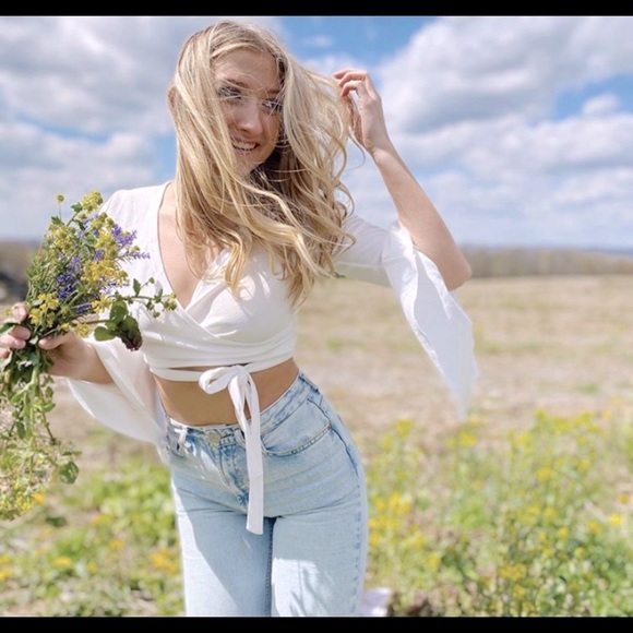 NWOT GOLD WRAP FLUTTER SLEEVE LARGE - Picture 5 of 5